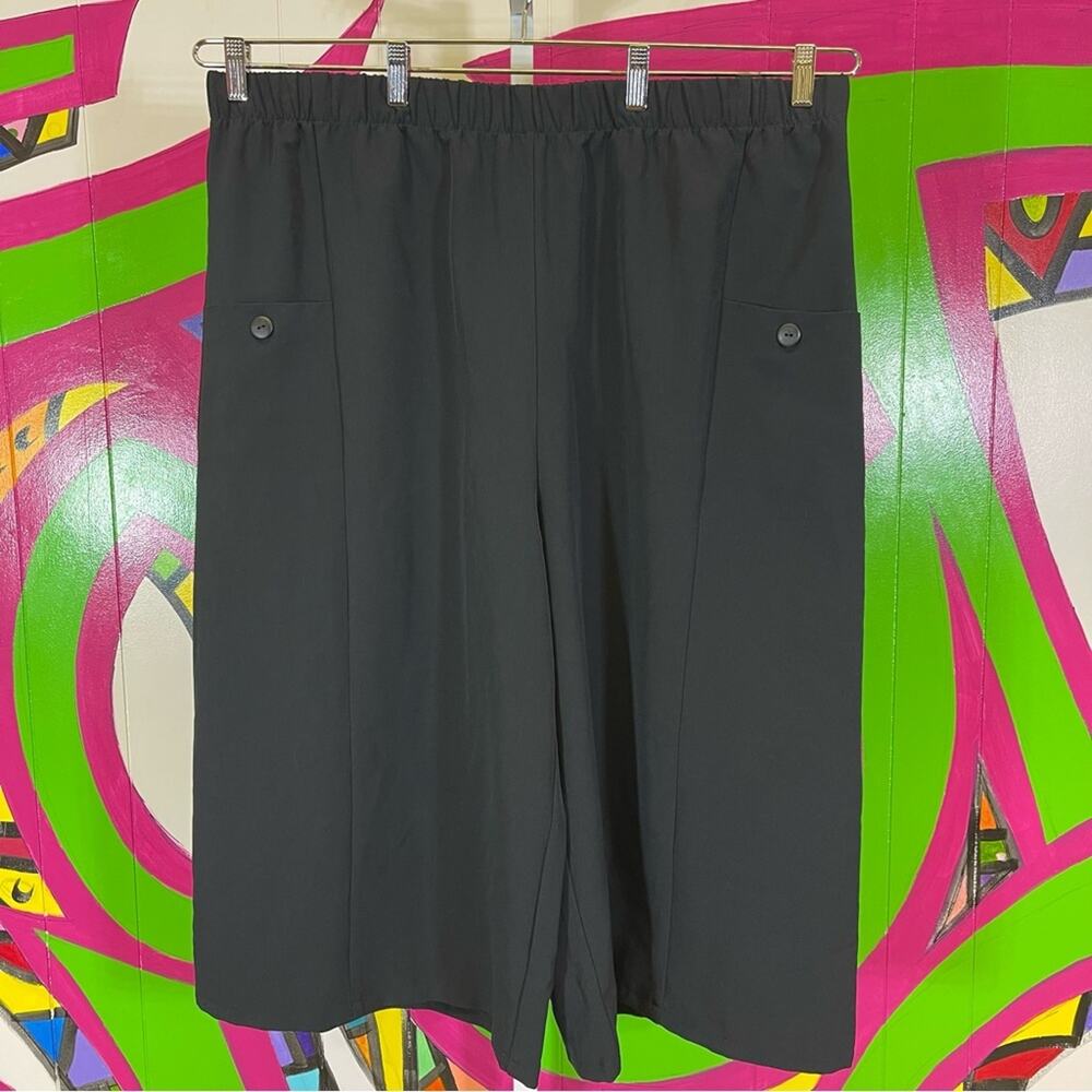 Truth + Style, Wide Leg Poncho Shorts. Size 1X. In excellent condition!